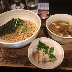 濃い出汁つけそば