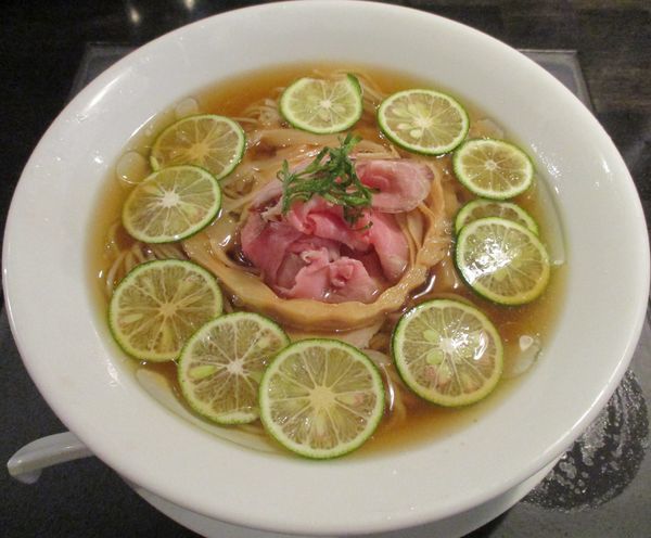 「＜限定＞酢橘の冷やし煮干しらぁめん　900円」@KaneKitchen Noodlesの写真