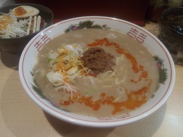 「らーめん」@博多拉担麺 まるたん 池袋店の写真