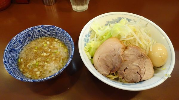 「つけめん（830円）＋味付玉子（100円）野菜多め」@らーめん陸の写真