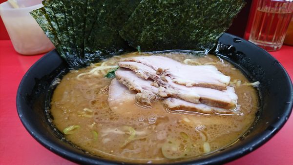 「チャーシュー麺  麺硬めアブラ少し多め」@ラーメン杉田家の写真