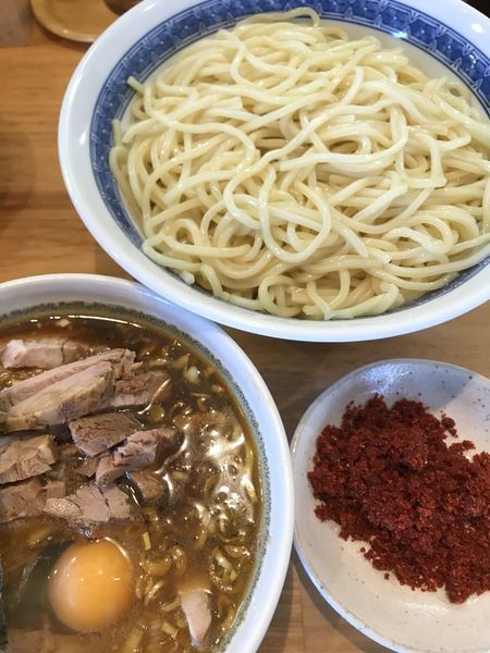 「つけめん、中、小チャーシュー、辛味、生卵」@自家製中華そば としおかの写真