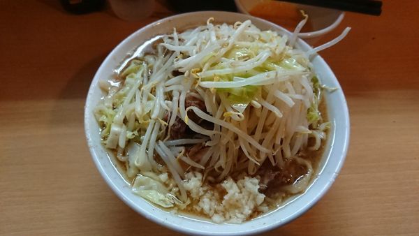 「小　野菜少な目ニンニク少し」@豚星。の写真