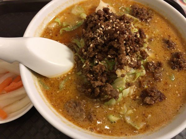 「ランチメニュー・激旨担々麺(お惣菜+コーヒー)870円」@星洲菜館の写真