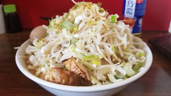 「ラーメン300g豚二枚　ニンニク、野菜マシ」@龍麺 ふえ郎の写真
