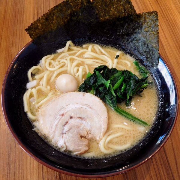 「家系ラーメン 醤油（毎月1日は壱角家の日価格 500円）」@横浜家系ラーメン 壱角家 相模原店の写真