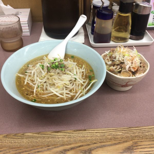 「塩ラーメンともつ煮」@くるまやラーメン おゆみ店の写真