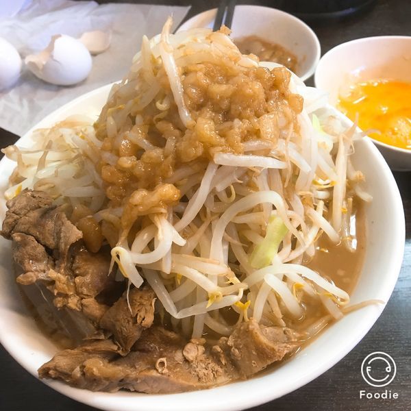 「ラーメン 生卵 全マシ」@ラーメンの店 どでん 北浦和店の写真