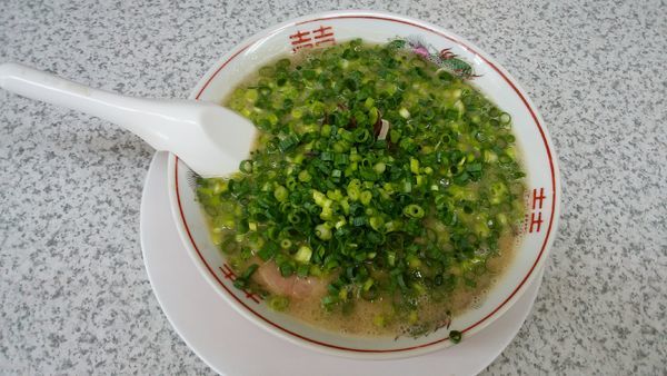 「豚骨ラーメン＋ネギ＋替え玉」@ラーメン池田の写真