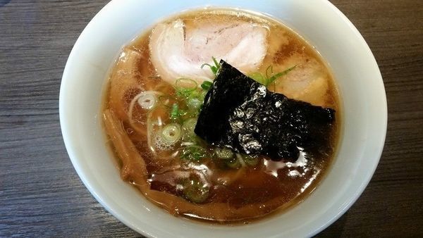 「醤油らぁ麺」@支那そばや 本店の写真