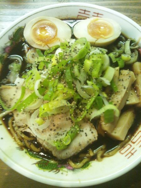 「東中野ブラック（味玉付き）」@麺屋 山岸の写真