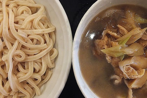 「肉ネギつけ汁うどん(大盛)」@焼鳥日高 せんげん台西口店の写真