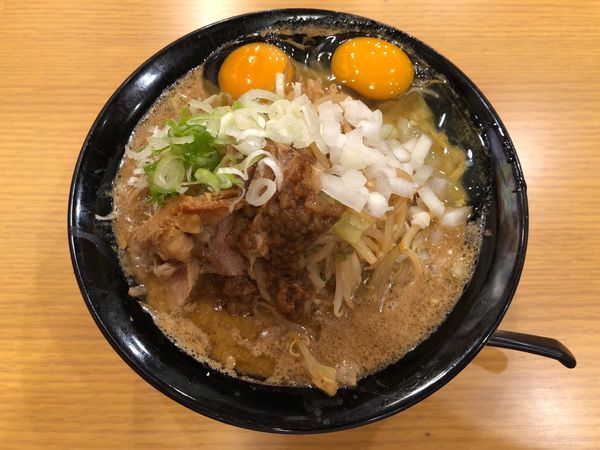 「野菜たっぷり濃厚味噌ラーメン＋生たまご×2」@濃厚味噌ラーメン さごはちの写真