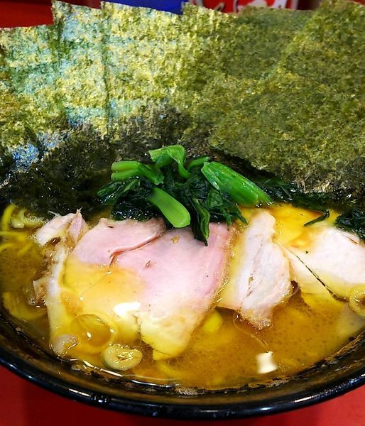 「チャーシュー麺(脂多め、麺固め) 海苔」@家系総本山 ラーメン吉村家の写真