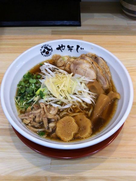 「生姜らぁ麺￥８００と鶏ちゃあしゅう＋鶏皮増し￥３００」@支那そば やそじの写真