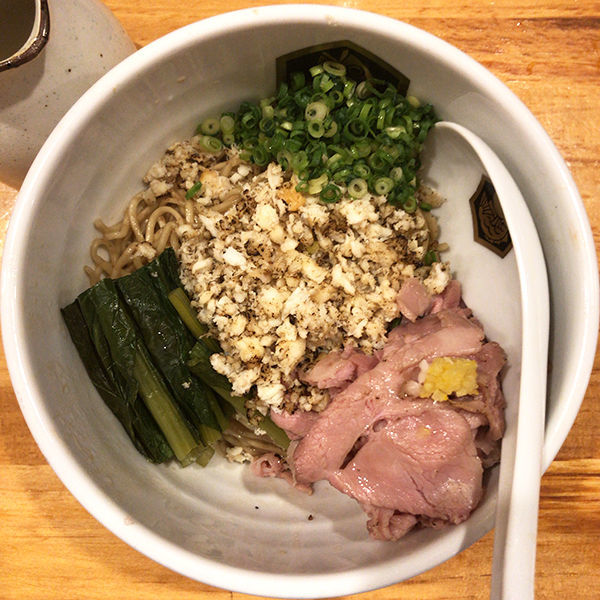 「鯛油そば＋炙り真鯛ほぐしチャーシュー」@真鯛らーめん 麺魚の写真