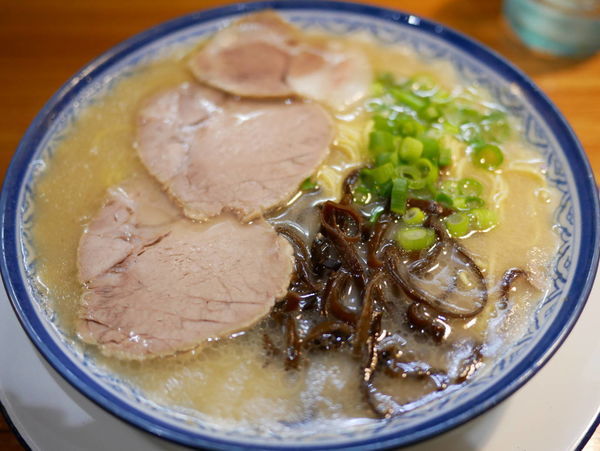 「らーめん 粉落とし」@博多ラーメン しばらく 町屋店の写真
