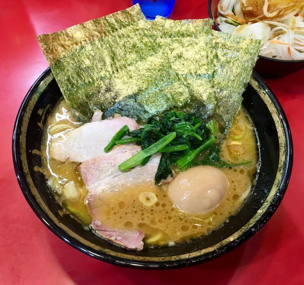 「ラーメン・味玉・野菜畑・タマネギ」@家系総本山 ラーメン吉村家の写真