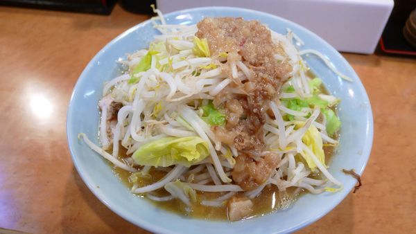 「中ラーメン 麺300g¥750／ヤサイアブラ普通」@立川マシマシ ロイヤルスープの写真