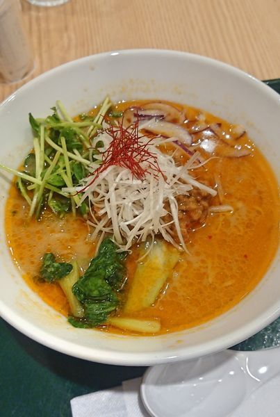 「白胡麻たんたん」@T’sたんたん 東京駅京葉ストリート店の写真