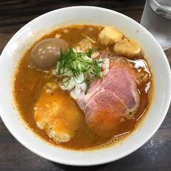 辛いそば＋懐かしの固茹で玉子