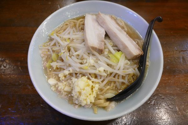 「さぶろうらーめん 中盛（300g）醤油¥680／にんにく¥0」@郎郎郎の写真