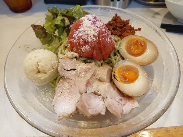 「【限定】トマトの白桃酒漬け冷製バジルソースあえめん850円」@麺屋 扇 SENの写真