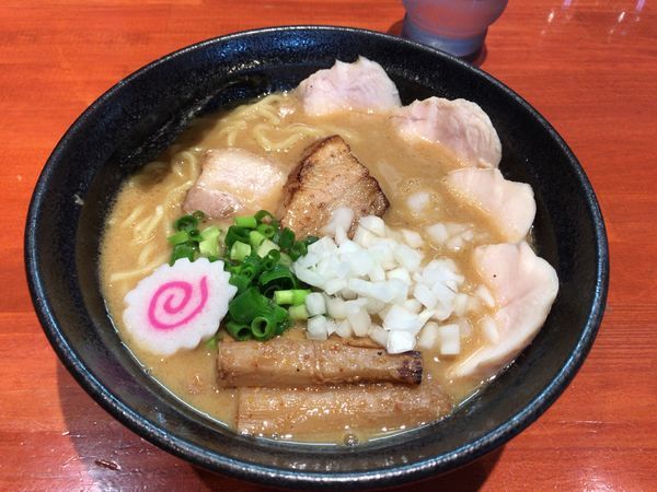 「濃厚中華そば」@中華そば 輝羅の写真