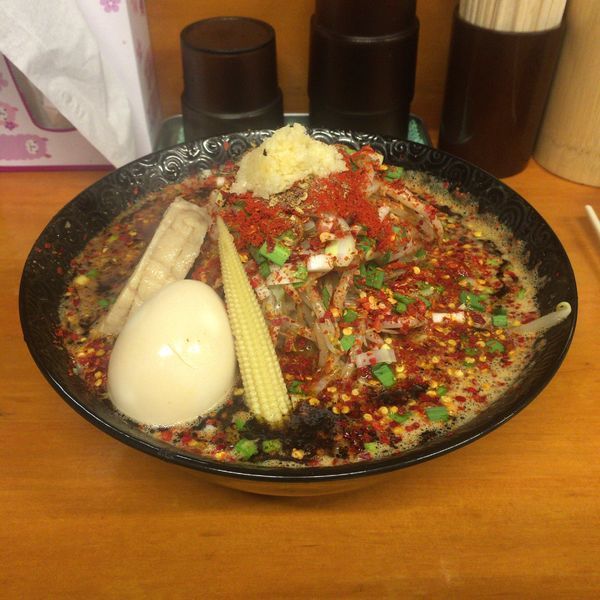 「蠍味玉ラーメン 痺れ鬼増し 辛さ増し増し 中盛 もやし増し ニン」@Japanese soba Noodles 蠍の写真