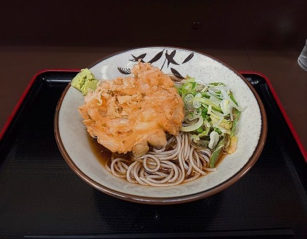 「冷やしかき揚げそば（340円）」@天かめ 江戸川橋店の写真