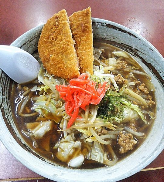 「ソースらーめん ハムカツのせ 900円」@中華料理 大輦の写真