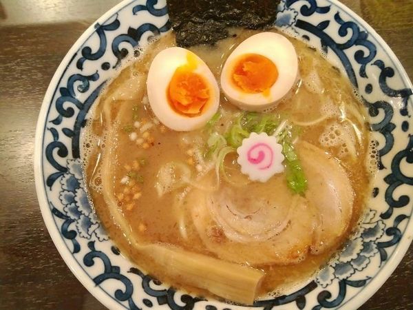 「らー麺＋煮玉子」@東京駅 斑鳩の写真