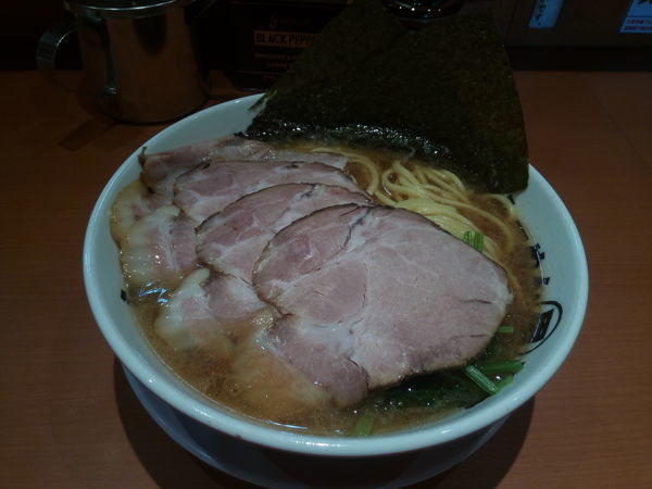 「家系チャーシューメン中盛」@らーめん男盛 本店の写真