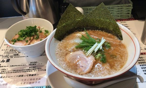 「95(キュウゴウ)ラーメン＋90(キュウマル)丼」@麺場80’sの写真