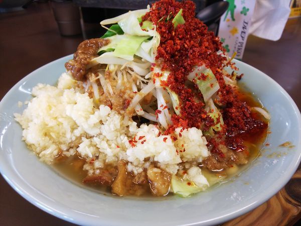 「中ラーメン(アブラマシ、ニンニクマシマシ＋海老辛）」@立川マシマシ秘密工場の写真
