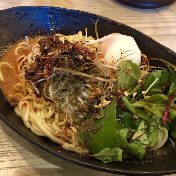 「温泉玉子汁なし担々麺 つゆが無いわけで、（辛さ2、痺れ2）」@四川担々麺 どういうわけで、の写真