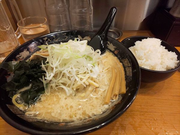 「札幌味噌ラーメン+半ライス」@北海道らーめん ひむろ 秋葉原2号店の写真