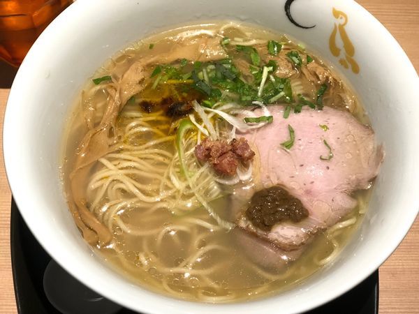 「真鯛と蛤の塩そば 900円」@SOBAHOUSE 金色不如帰 新宿御苑本店の写真