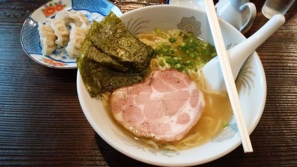 「塩ラーメン＋ゆで餃子」@観成の写真
