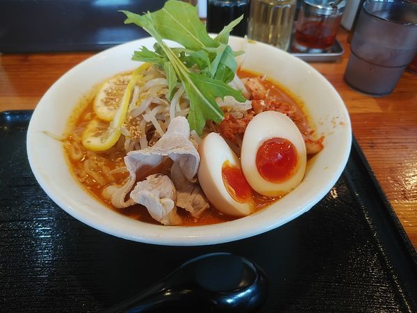 「冷やしみそラーメン＋味玉トッピング（サービス）」@マルキン本舗 羽川店の写真