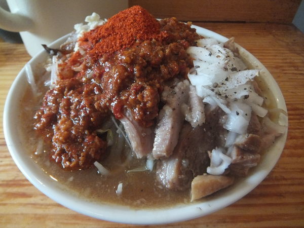 「ぶた入りオロチョン700円(オロチョン多めトッピング全部)」@にかいやの写真