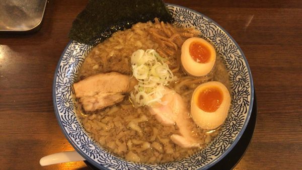 「背脂のこく煮干しらぁめん  味玉のせ  830円」@千葉房総 麺のマルタイの写真