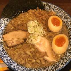 背脂のこく煮干しらぁめん  味玉のせ  830円