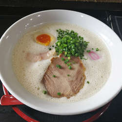 アワトロラーメン