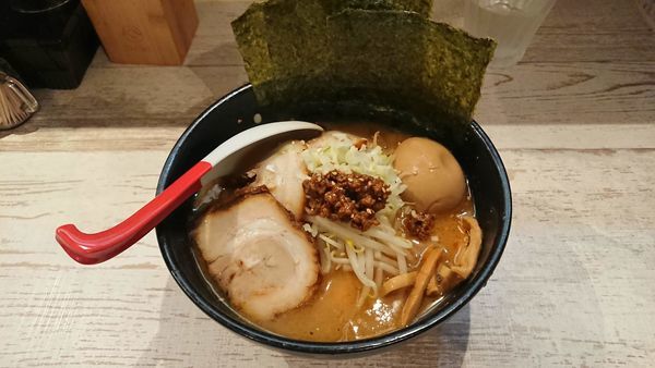 「特味噌らーめん 1000円 + 日替りごはん 350円」@麺屋 誉の写真