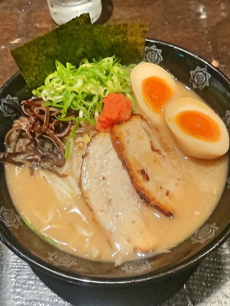 「豚骨DX」@とんこつらーめん俺式 純 東京ラーメンストリート店の写真