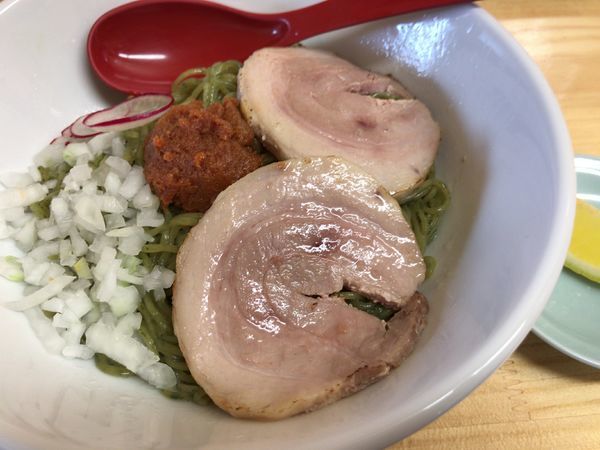 「トムヤムまぜそば(パクチー練り込み麺)800円」@めんや天夢 大平西水代店の写真