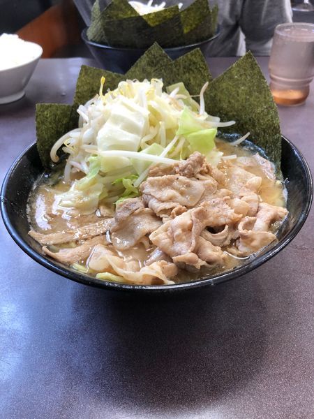 「豚バラもやきゃべラーメン大盛り  太麺」@とんこつラーメン松平 六浦店の写真