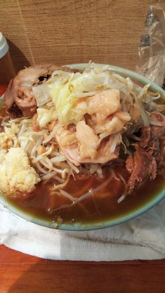 「豚入りラーメン野菜脂チョイ増しニンニク」@ラーメン富士丸 西新井大師店の写真
