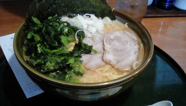 「豚骨醤油ラーメン　+　ほうれん草」@麺家 こころの写真
